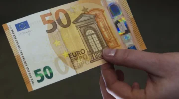 انخفاض سعر اليورو مقابل الدينار في السوق الموازية بالجزائر خلال تعاملات اليوم